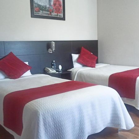 Hotel Versailles Ambato Bagian luar foto