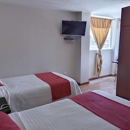 Hotel Versailles Ambato Bagian luar foto