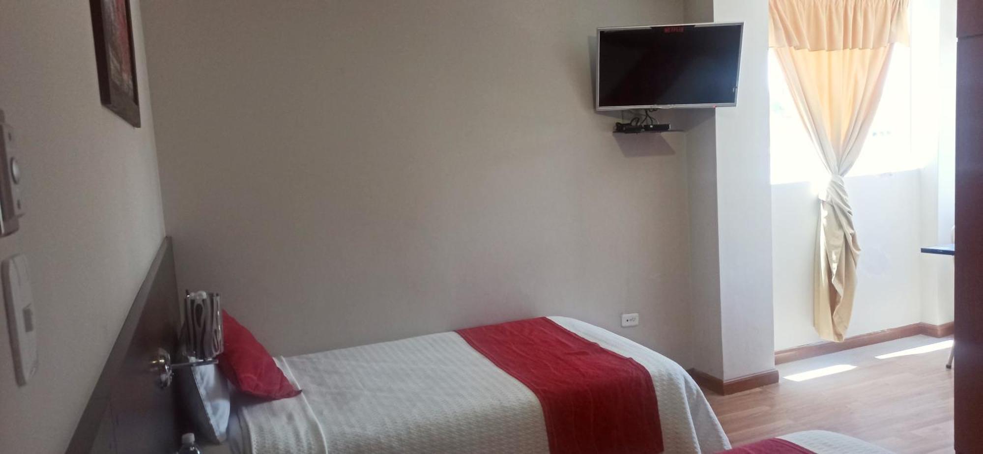Hotel Versailles Ambato Bagian luar foto