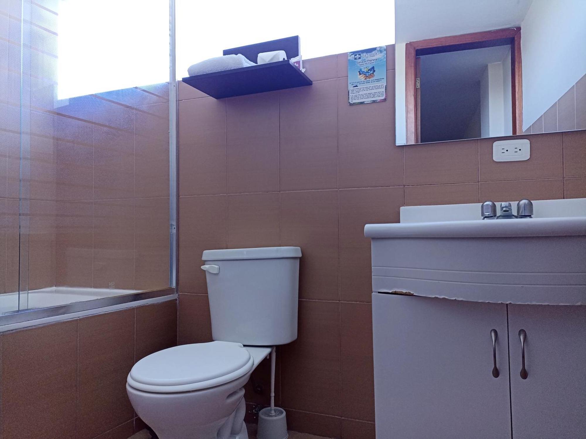 Hotel Versailles Ambato Bagian luar foto