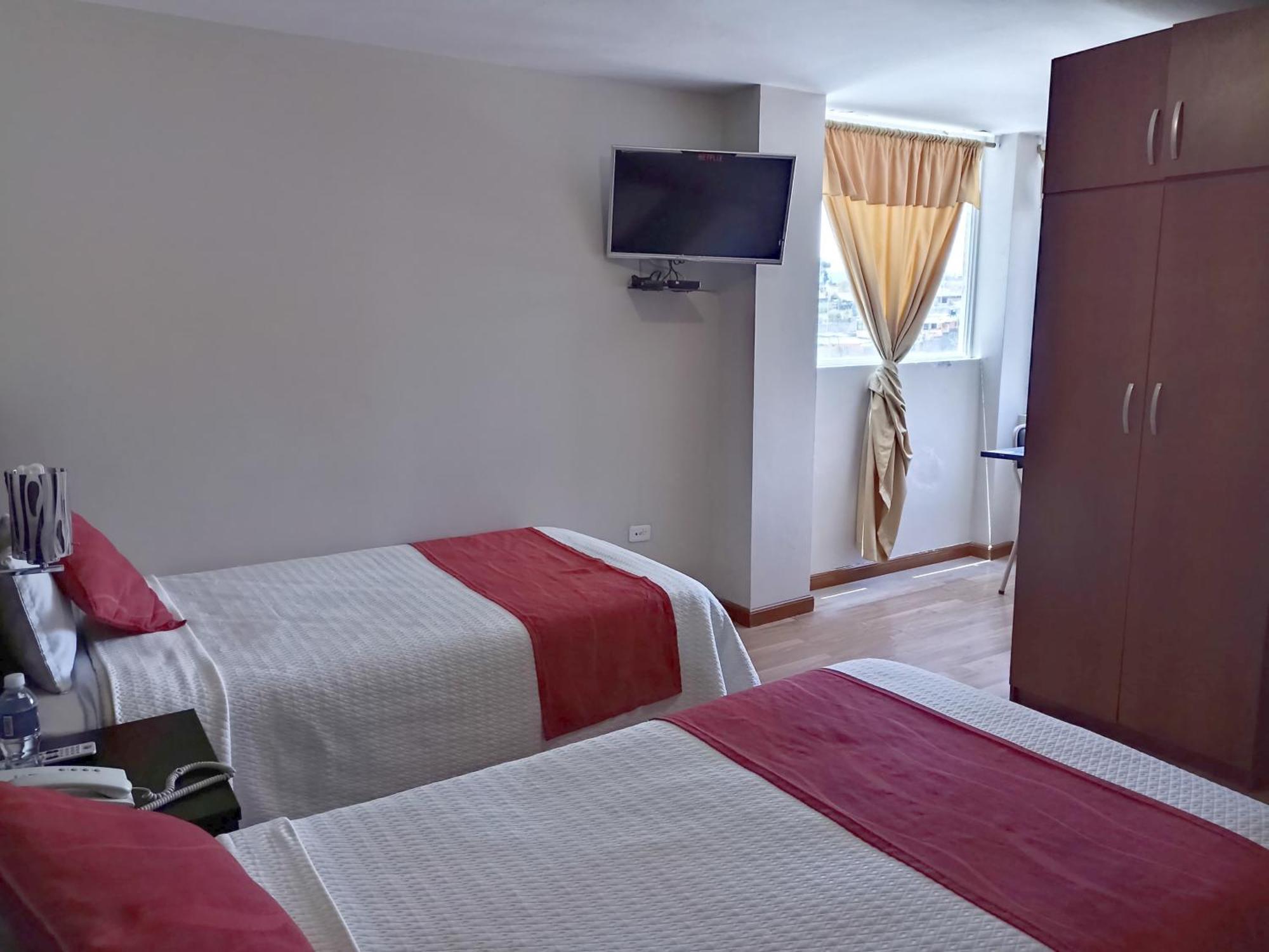 Hotel Versailles Ambato Bagian luar foto