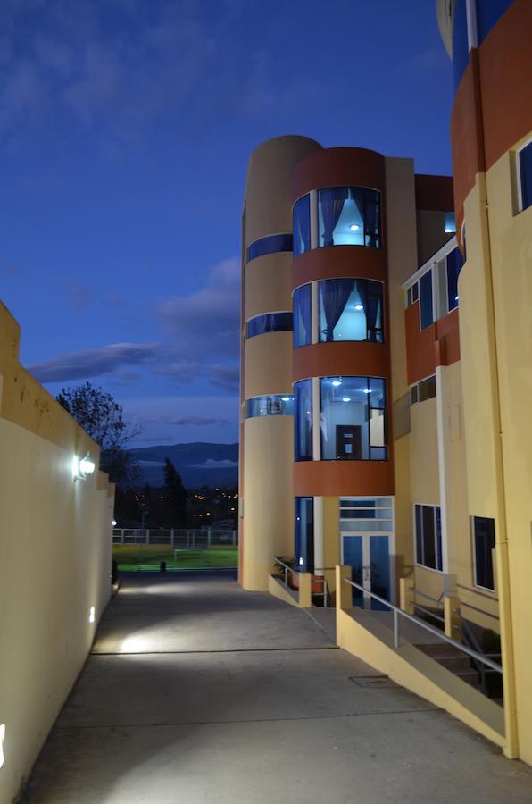 Hotel Versailles Ambato Bagian luar foto