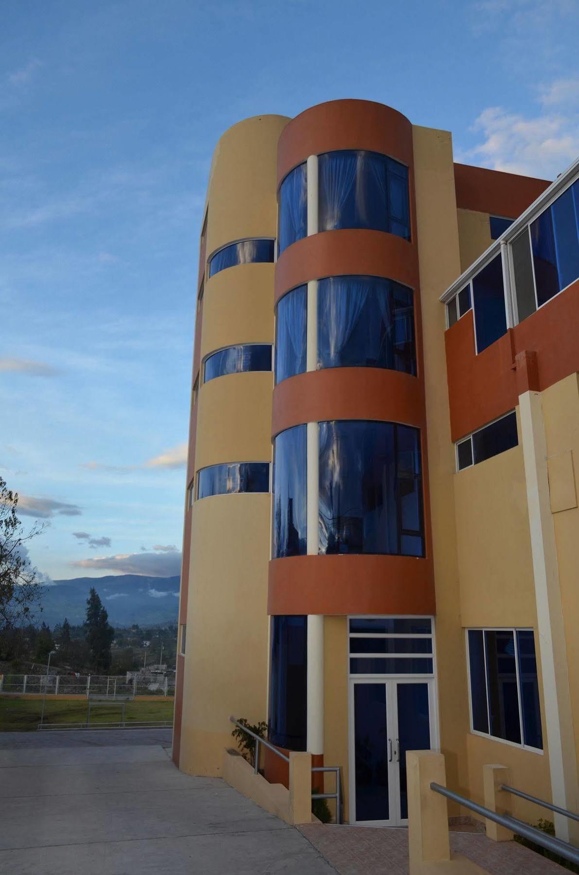 Hotel Versailles Ambato Bagian luar foto