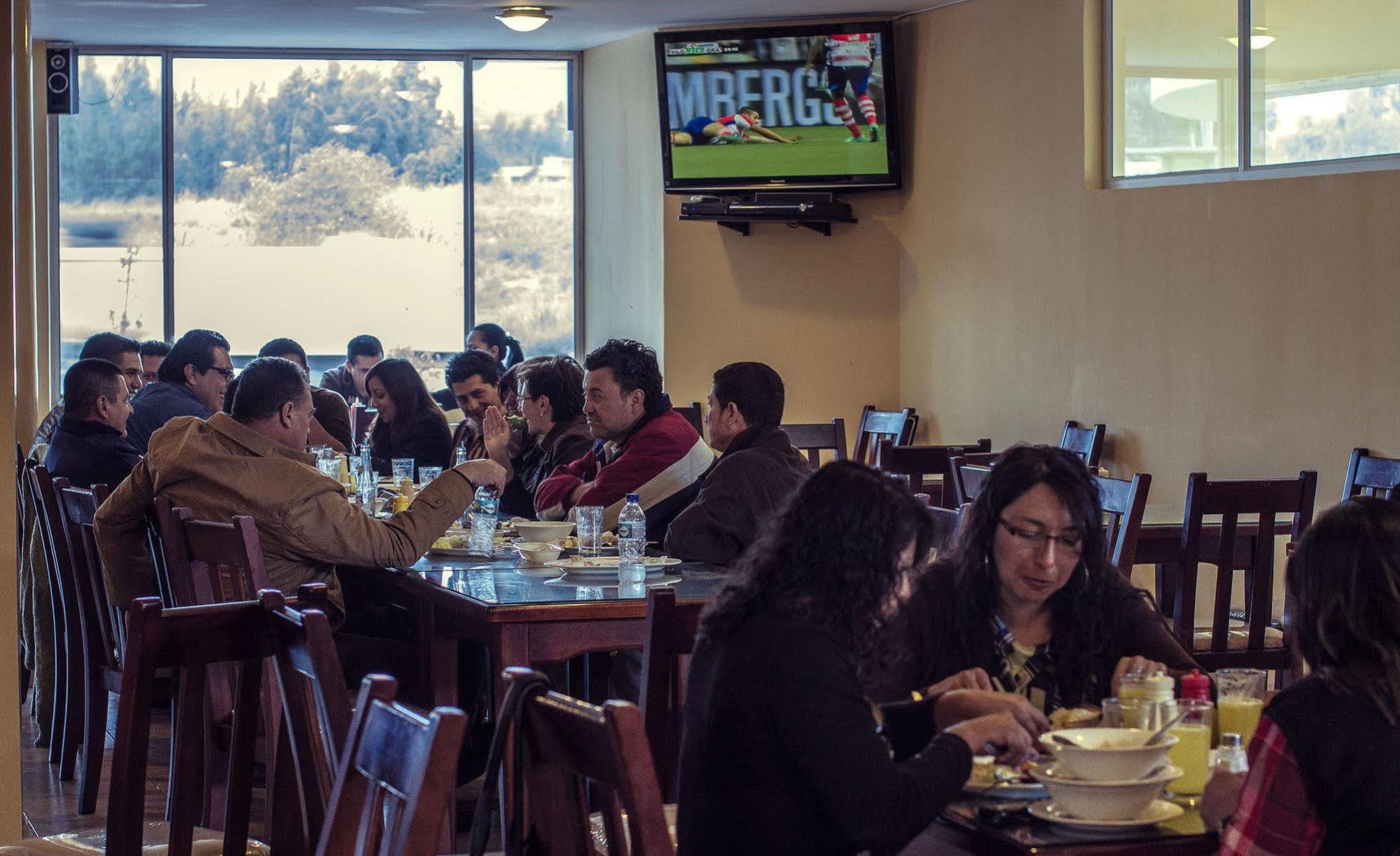 Hotel Versailles Ambato Bagian luar foto