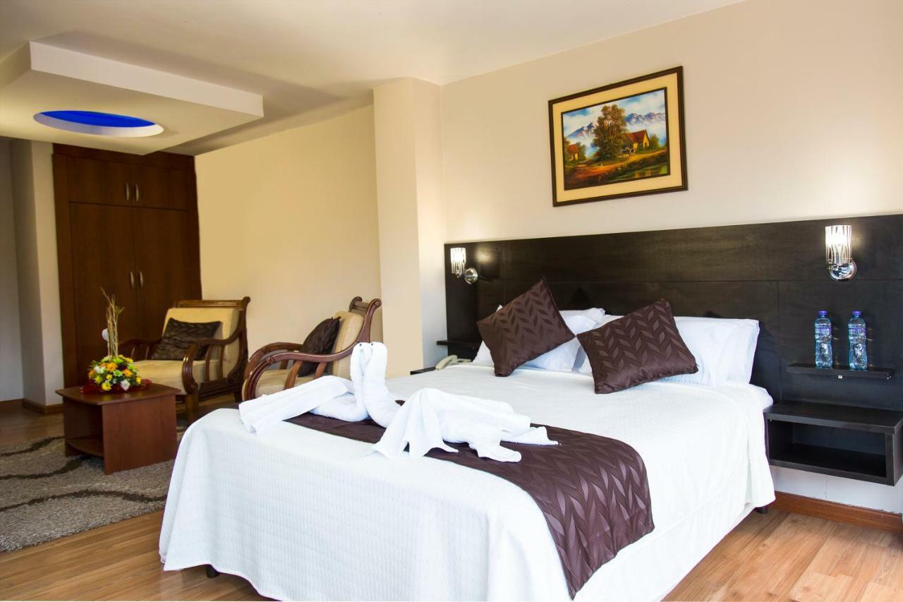 Hotel Versailles Ambato Bagian luar foto